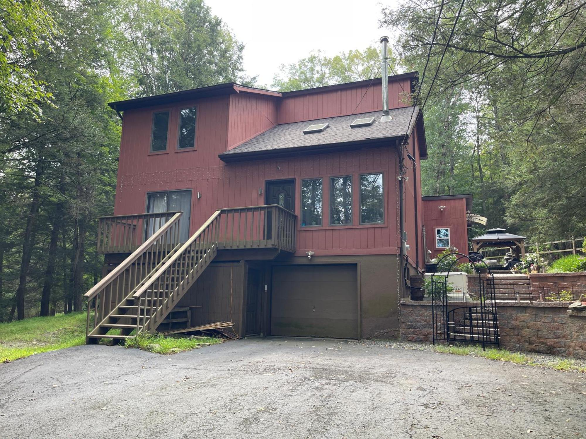 Luxury Pocono Retreat With Hot Tub, Sauna, Fire Pit, And Patio *
