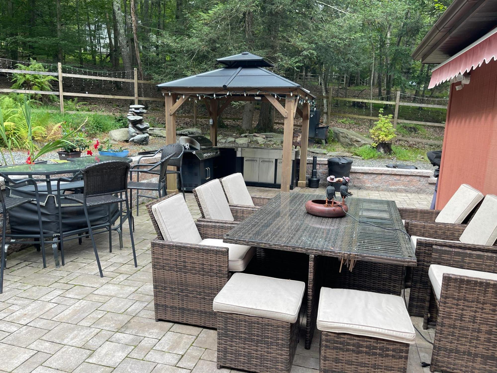 Luxury Pocono Retreat With Hot Tub, Sauna, Fire Pit, And Patio East Stroudsburg