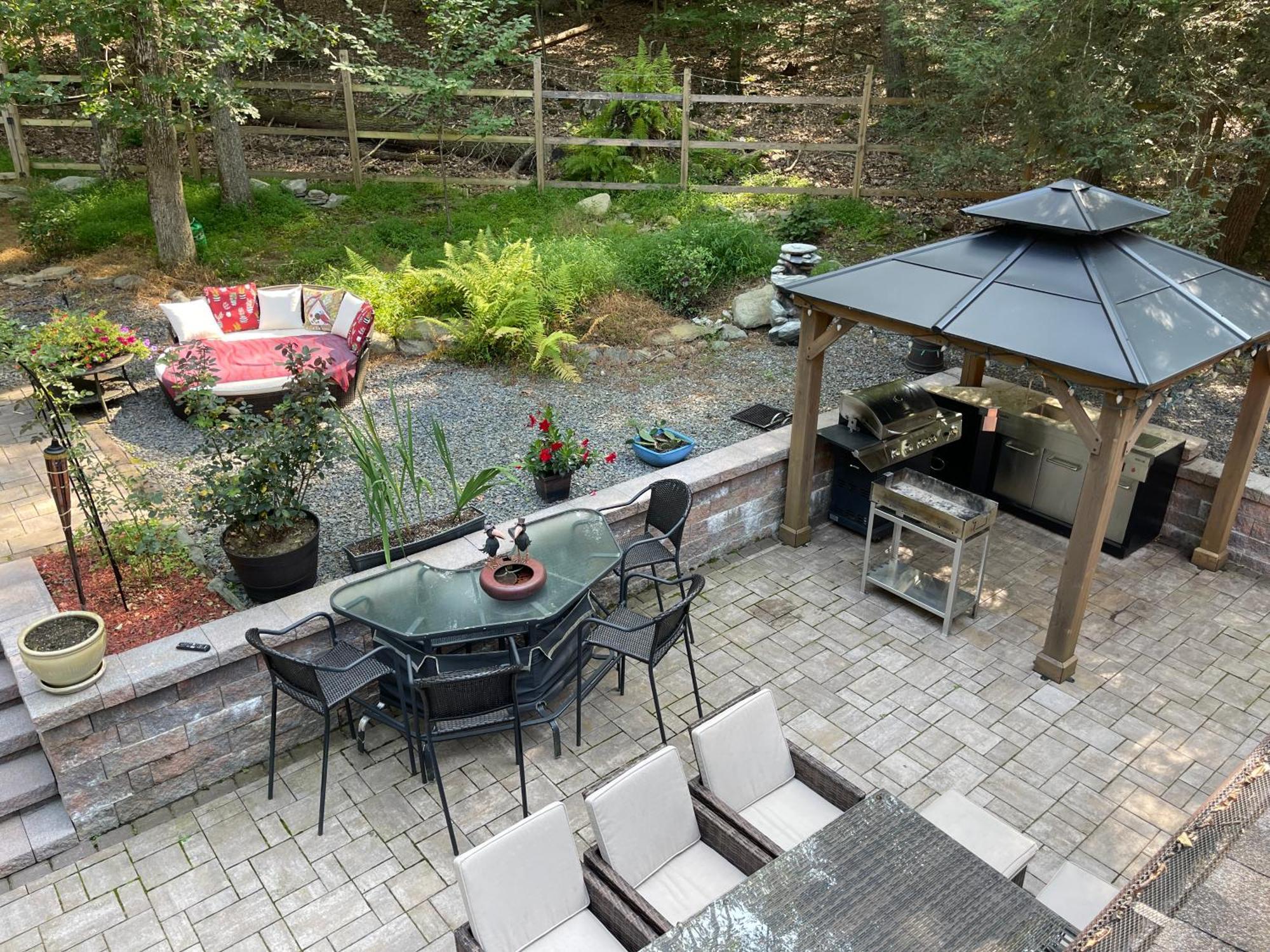 Luxury Pocono Retreat With Hot Tub, Sauna, Fire Pit, And Patio *