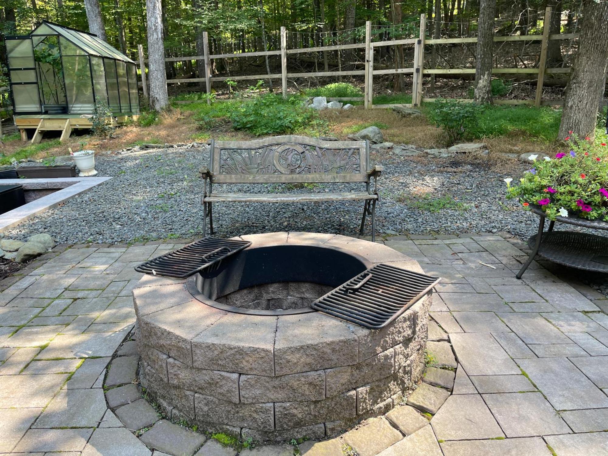 Luxury Pocono Retreat With Hot Tub, Sauna, Fire Pit, And Patio East Stroudsburg