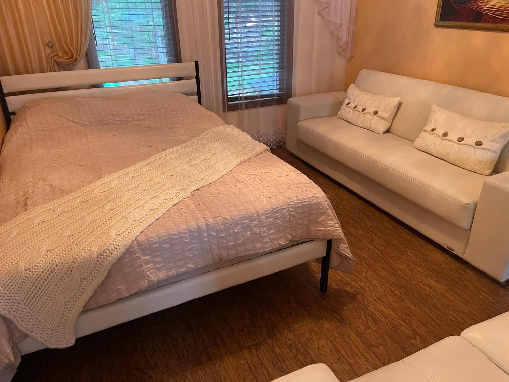 Holiday home Luxury Pocono Retreat With Hot Tub, Sauna, Fire Pit, And Patio East Stroudsburg