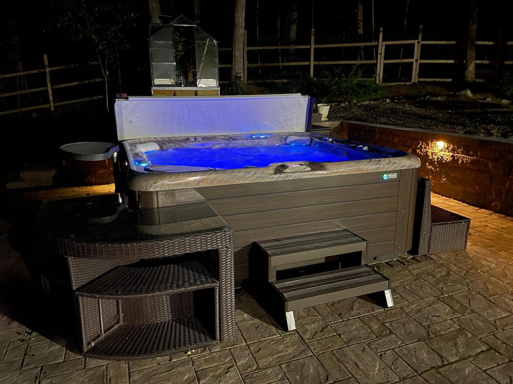 Holiday home Luxury Pocono Retreat With Hot Tub, Sauna, Fire Pit, And Patio East Stroudsburg
