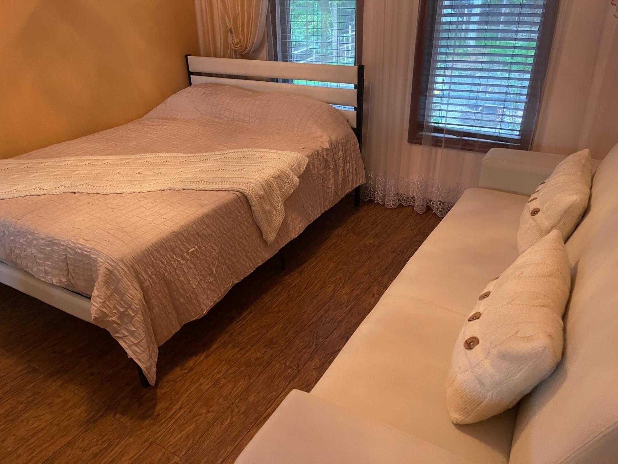 Luxury Pocono Retreat With Hot Tub, Sauna, Fire Pit, And Patio *