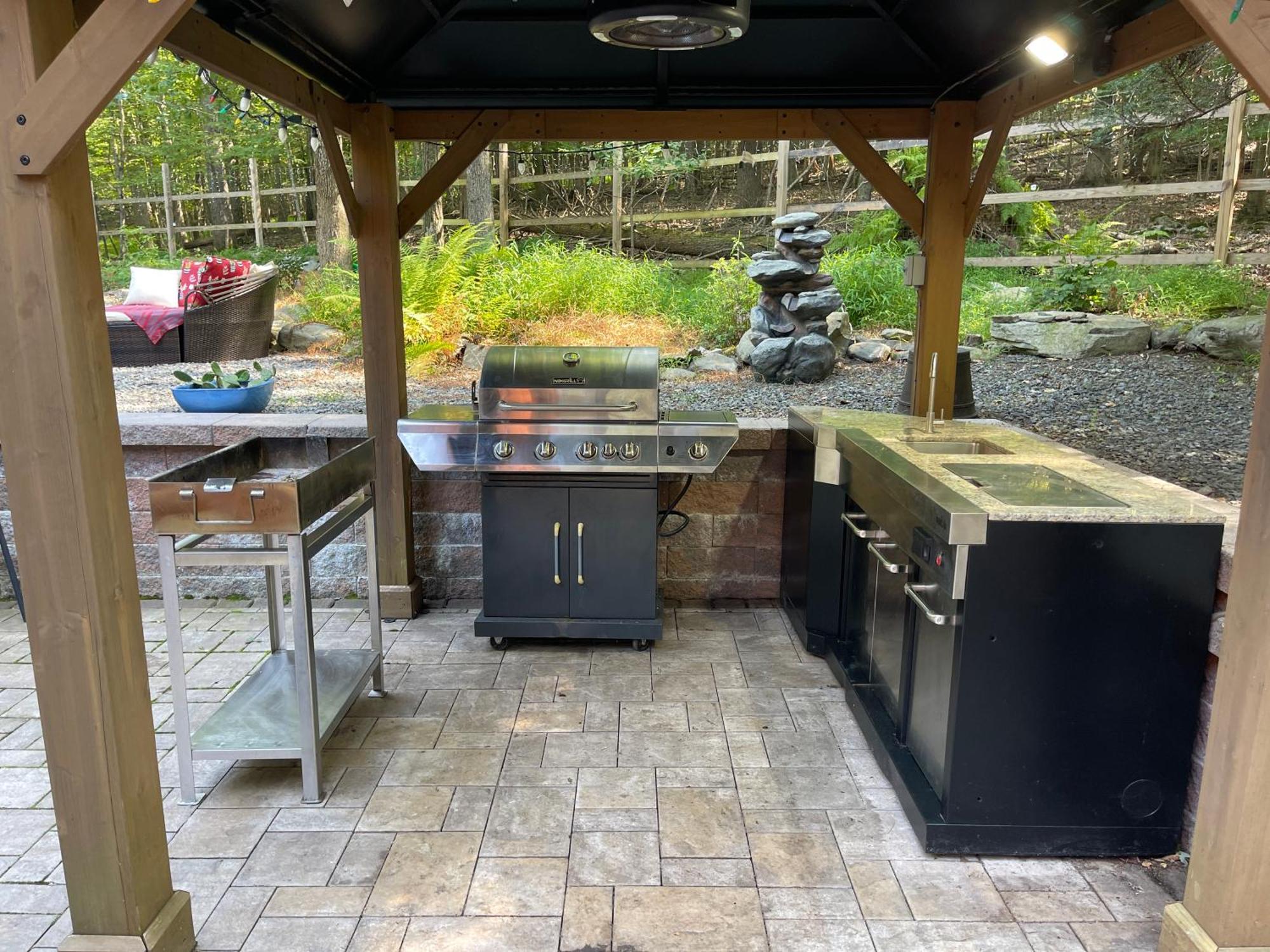 Luxury Pocono Retreat With Hot Tub, Sauna, Fire Pit, And Patio * East Stroudsburg