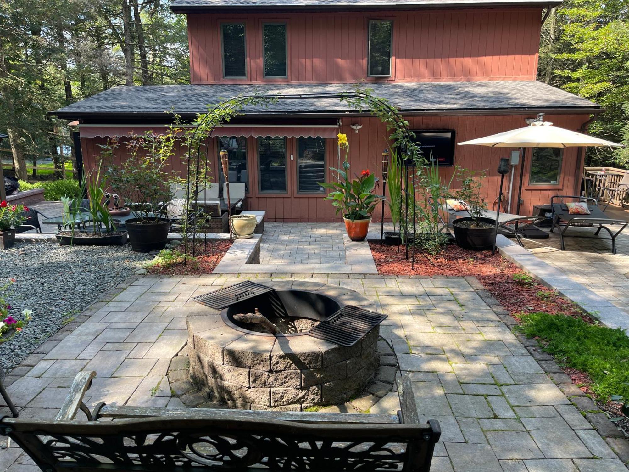 Luxury Pocono Retreat With Hot Tub, Sauna, Fire Pit, And Patio East Stroudsburg