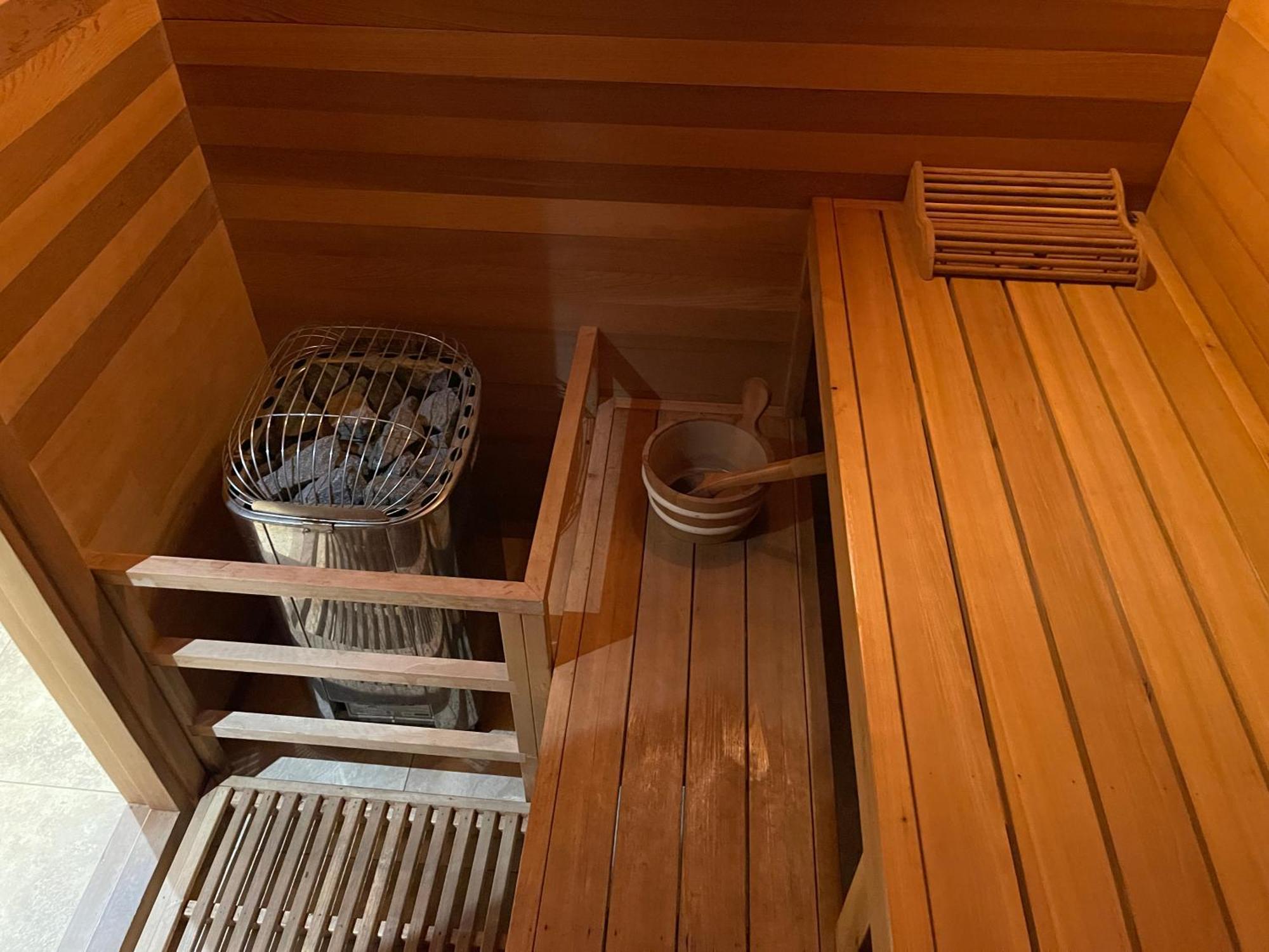 Luxury Pocono Retreat With Hot Tub, Sauna, Fire Pit, And Patio East Stroudsburg